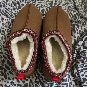 Brand new!!!! Ugh Tasman dupes!!